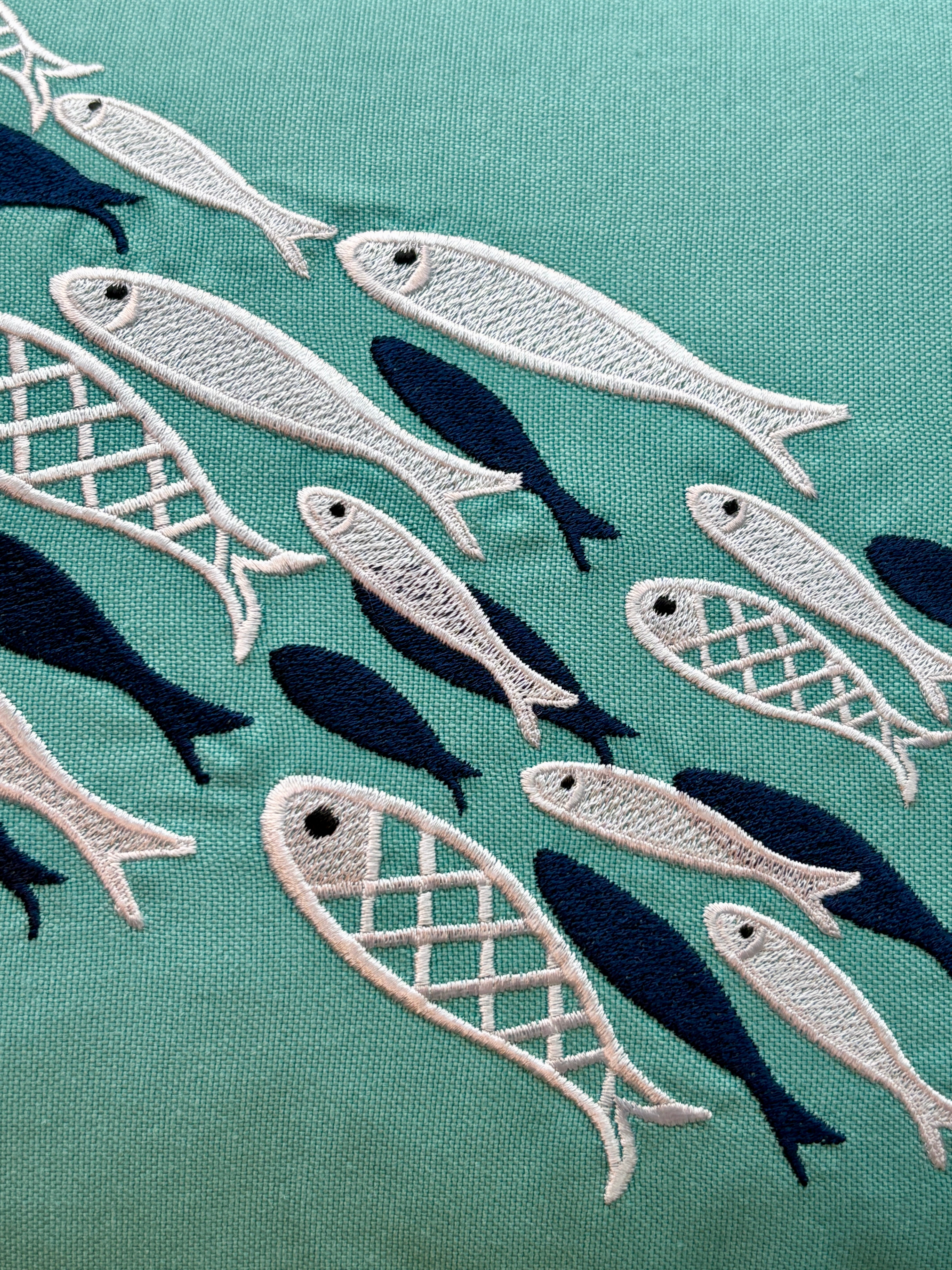 Aqua Dance decorative pillow in turquoise, measuring 14 x 20 inches (35 x 50 cm), designed for life at sea. Made from durable linen with a tailored finish, it combines refined style with practical function aboard boats and sailboats. The serene turquoise tone reflects the colors of open water, bringing a sense of calm and cohesion to nautical interiors.