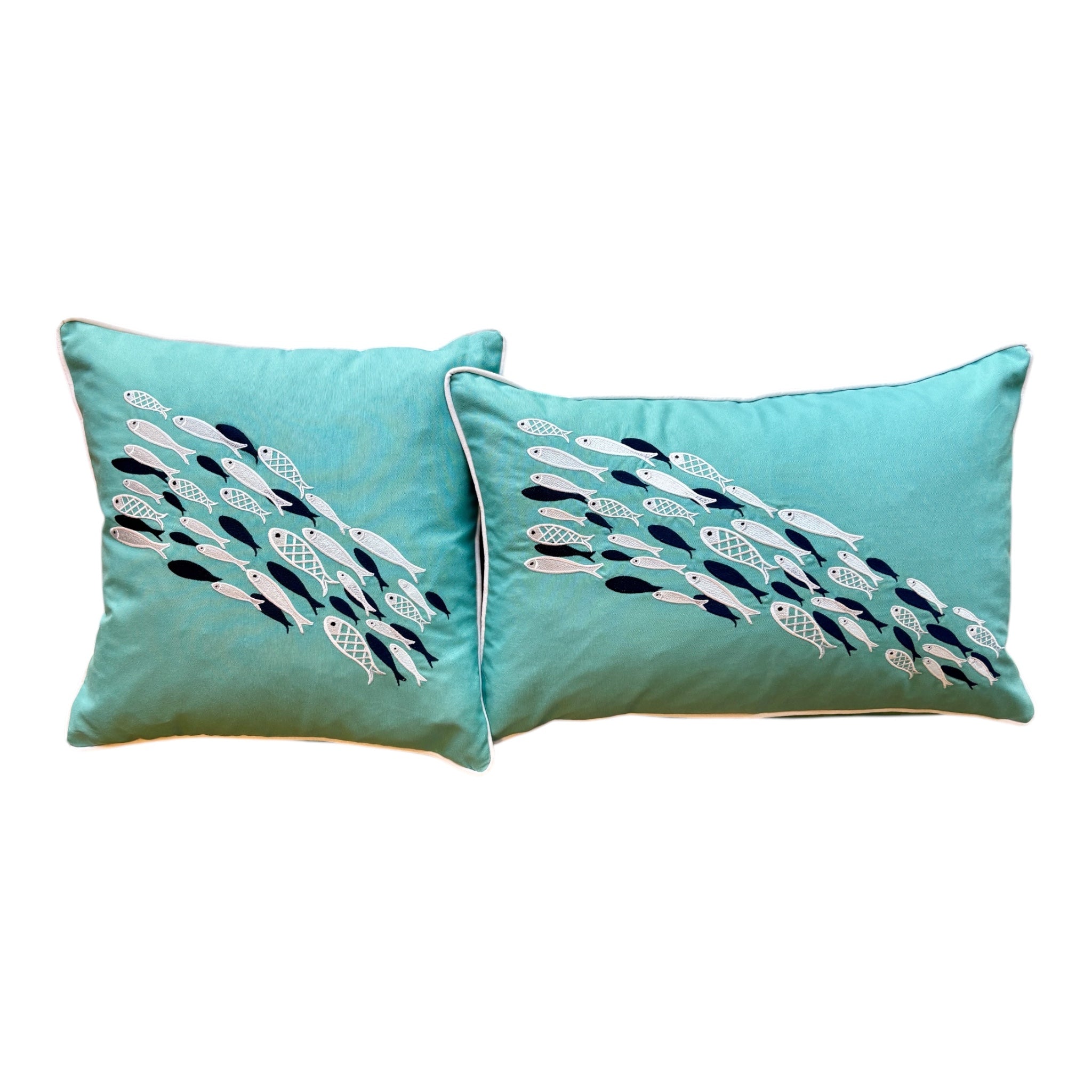 Aqua Dance decorative pillow in turquoise, measuring 14 x 20 inches (35 x 50 cm), designed for life at sea. Made from durable linen with a tailored finish, it combines refined style with practical function aboard boats and sailboats. The serene turquoise tone reflects the colors of open water, bringing a sense of calm and cohesion to nautical interiors.